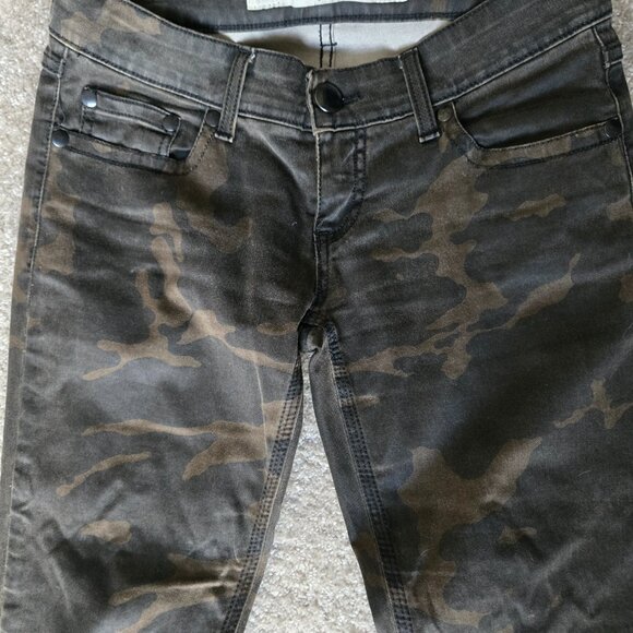 BRANDY MELVILLE Camo Jeans. Size 24 - Picture 3 of 3